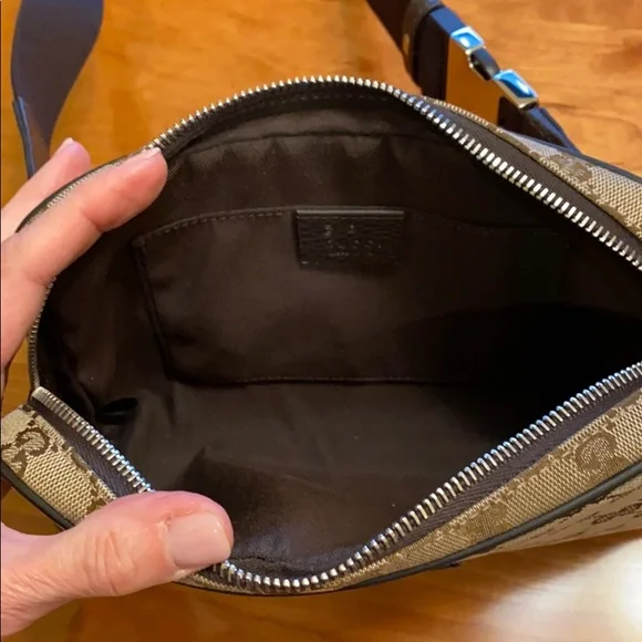 Gucci Belt Bag - Picture 4 of 13
